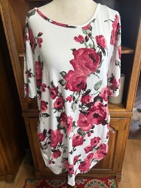 Maternity Scoop Neck Floral Tunic in White and Pink Size 1X New Condition